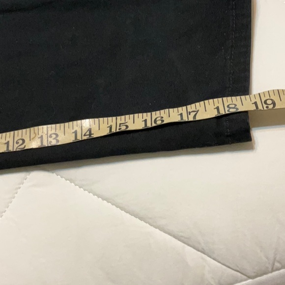 Gloria Vanderbilt Black Capri - Picture 9 of 10